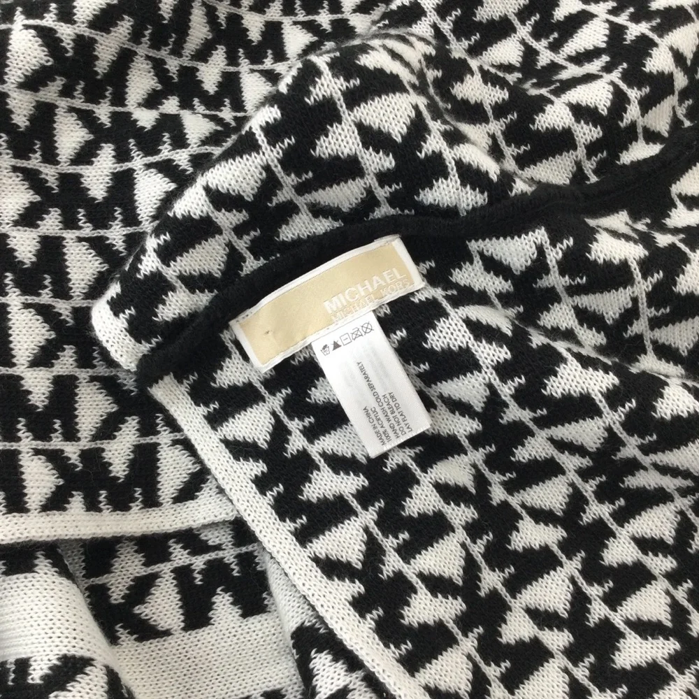Michael Kors Reversible Infinity Scarf MK Logo Patterned‎